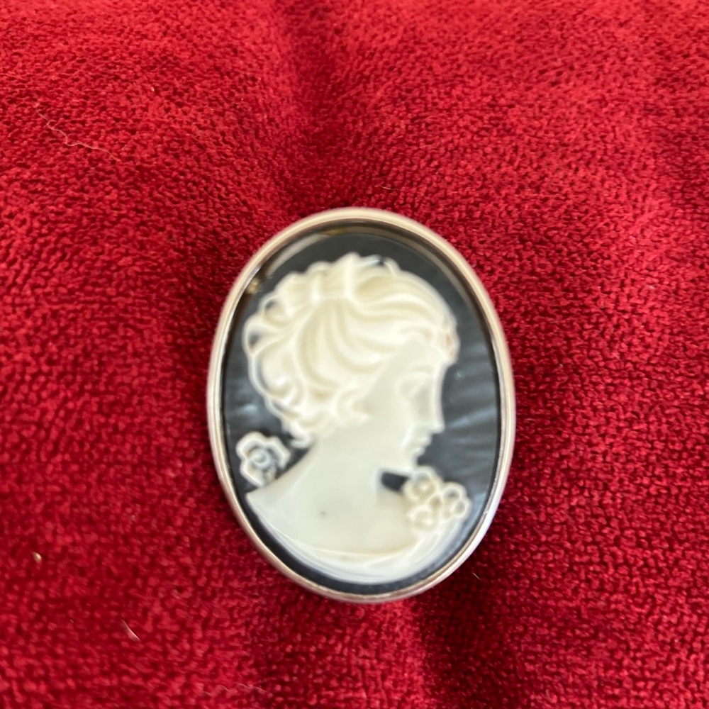 Classic Black and Ivory Cameo (adjustable) Ring -size 7-12 - Picture 2 of 3